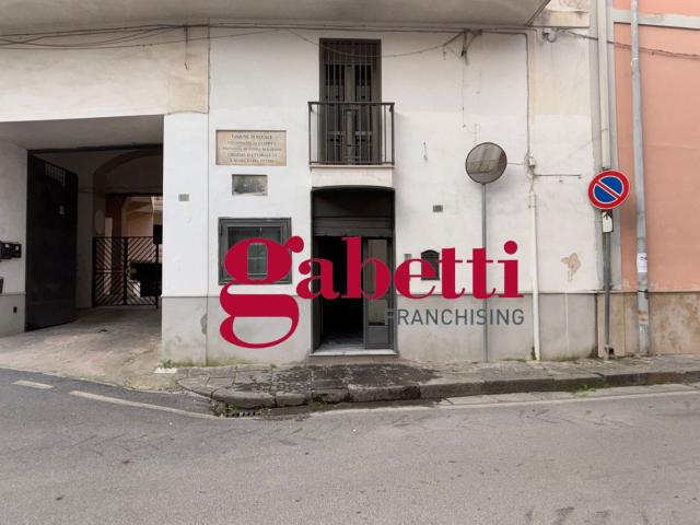 Negozio in affitto a Recale