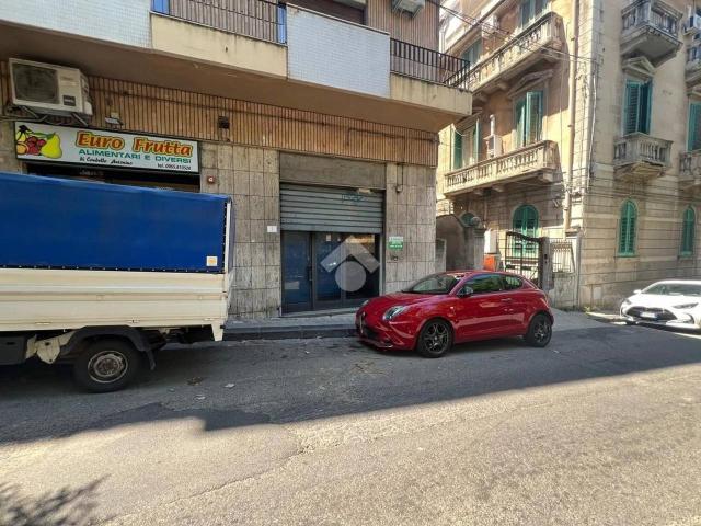 Negozio in affitto a Reggio Calabria