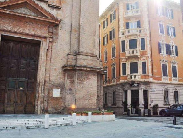 Negozio in affitto a Reggio Emilia
