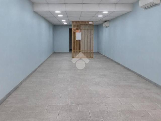 Negozio in affitto a Reggio Emilia