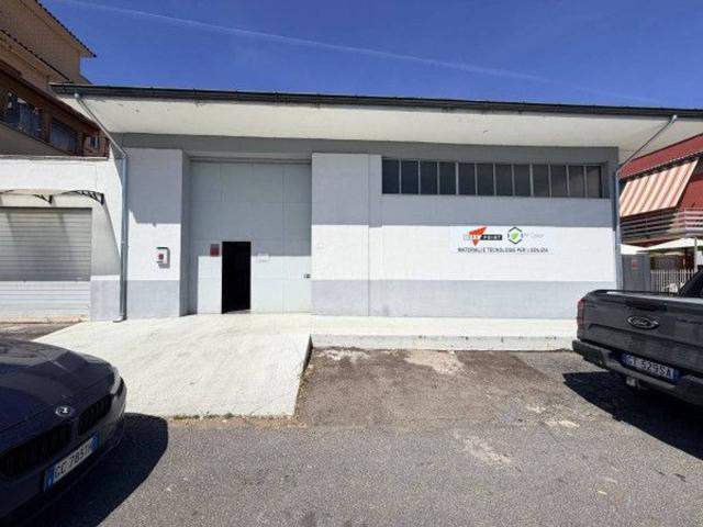 Negozio in affitto a Roma