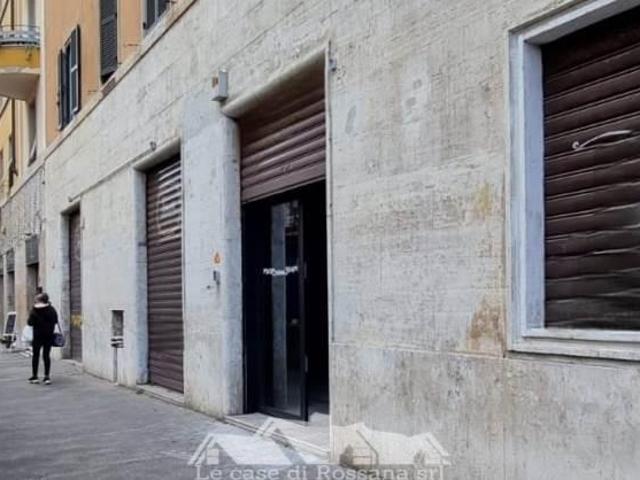 Negozio in affitto a Roma