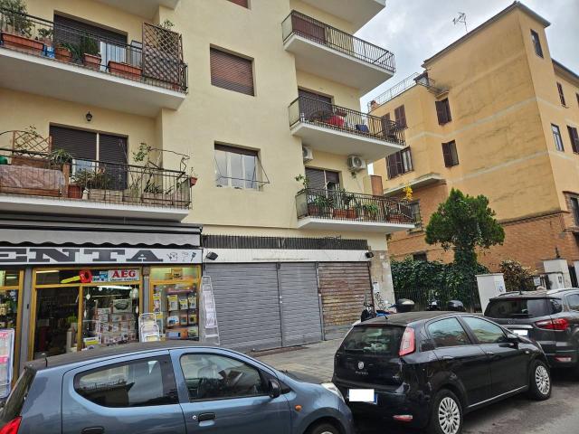 Negozio in affitto a Roma