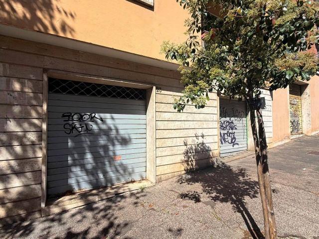 Negozio in affitto a Roma