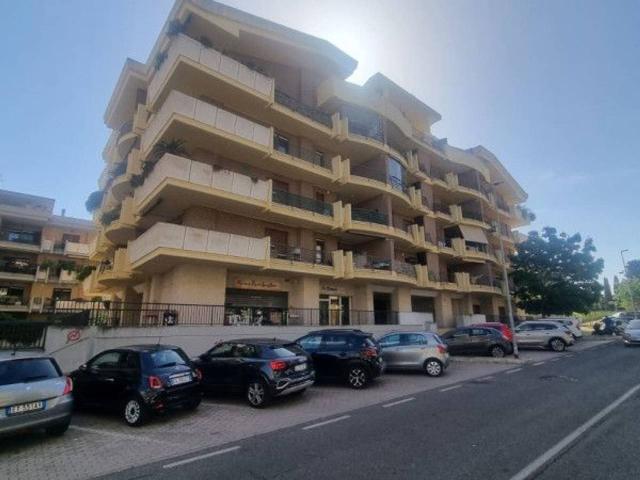 Negozio in affitto a Roma