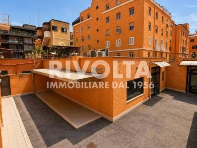 Negozio in affitto a Roma