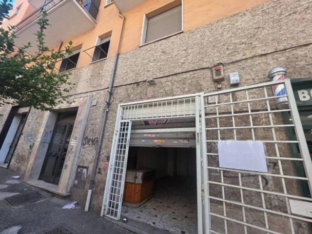 Negozio in affitto a Roma