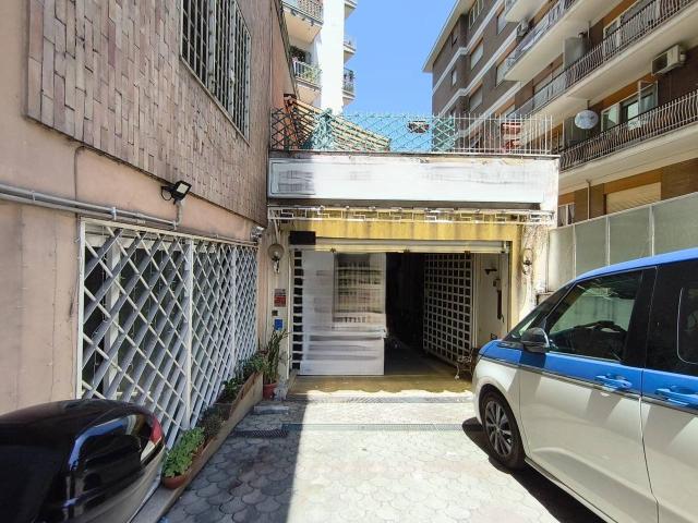 Negozio in affitto a Roma