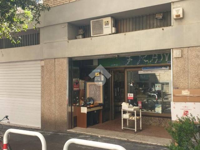 Negozio in affitto a Roma
