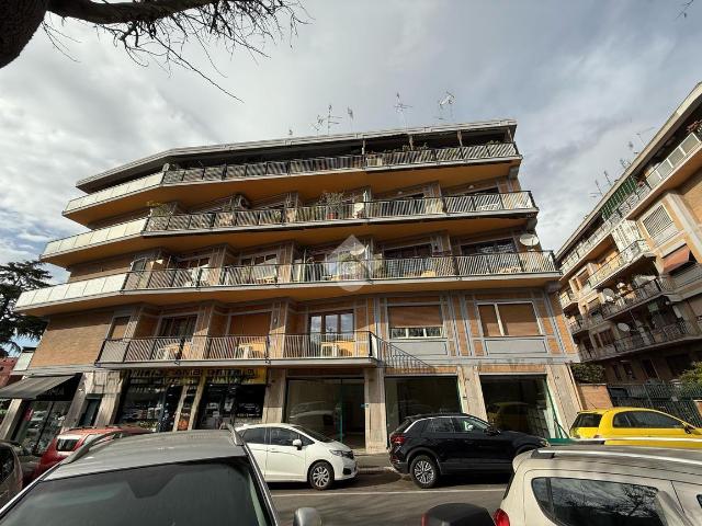 Negozio in affitto a Roma