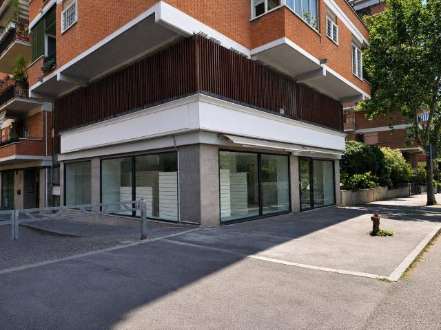 Negozio in affitto a Roma
