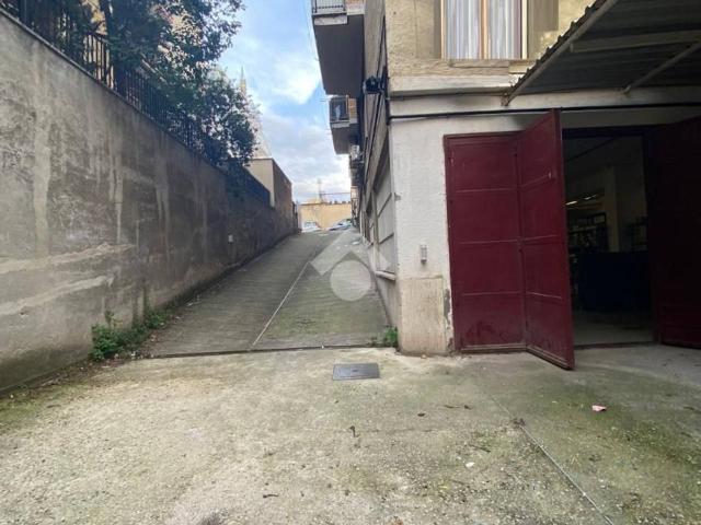 Negozio in affitto a Roma
