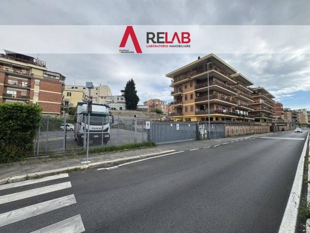 Negozio in affitto a Roma