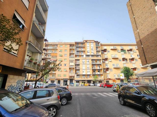 Negozio in affitto a Roma