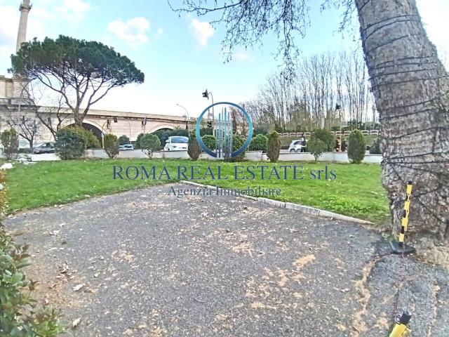 Negozio in affitto a Roma