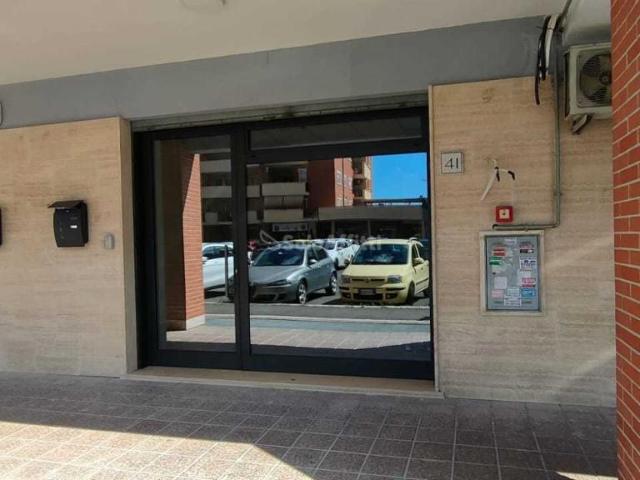 Negozio in affitto a Roma