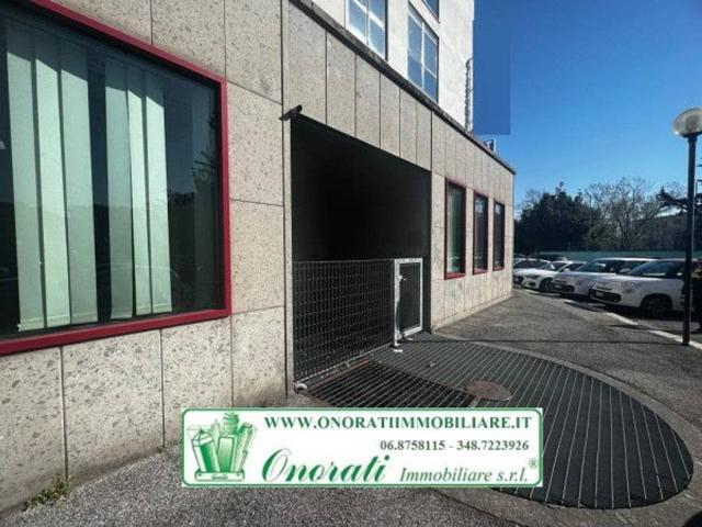 Negozio in affitto a Roma