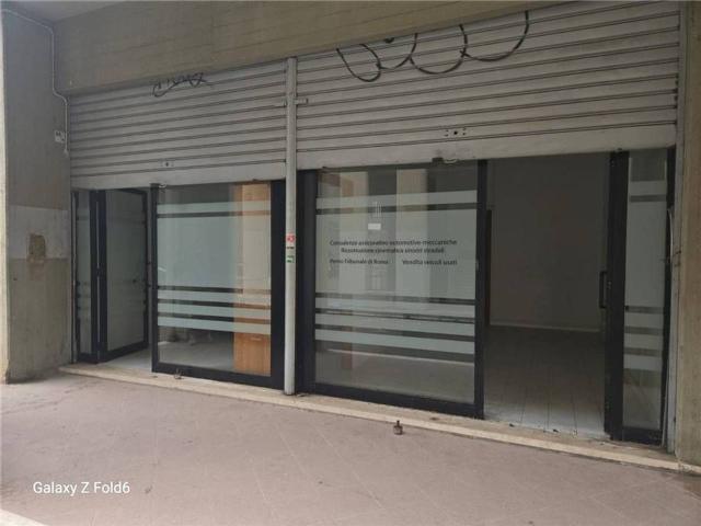 Negozio in affitto a Roma