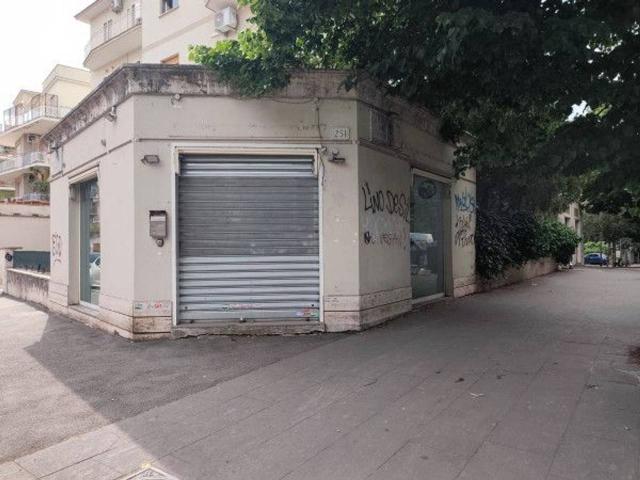 Negozio in affitto a Roma