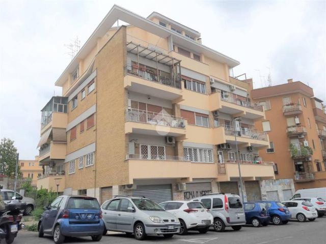 Negozio in affitto a Roma