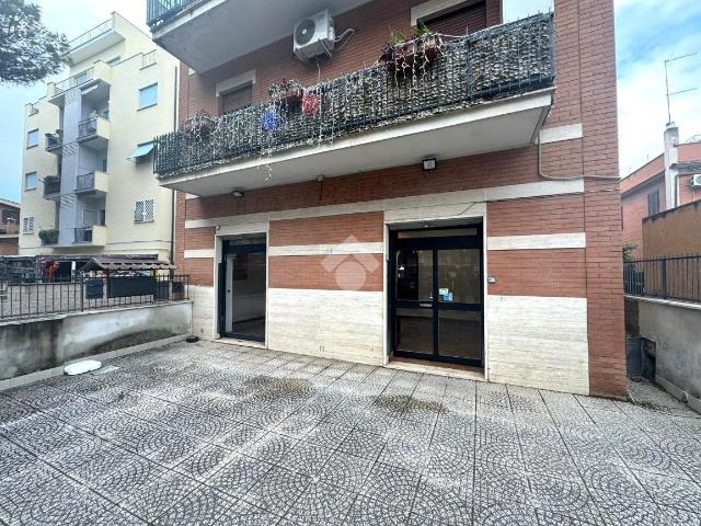 Negozio in affitto a Roma
