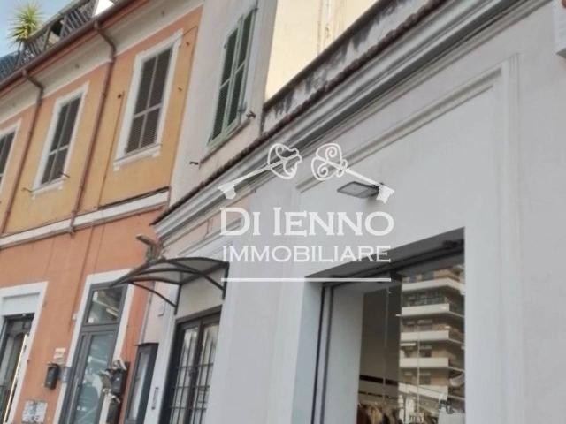 Negozio in affitto a Roma