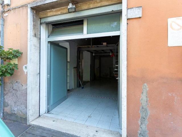 Negozio in affitto a Roma