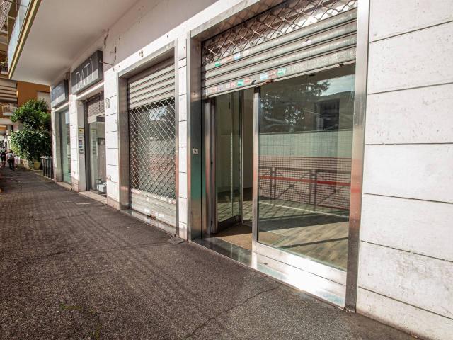 Negozio in affitto a Roma