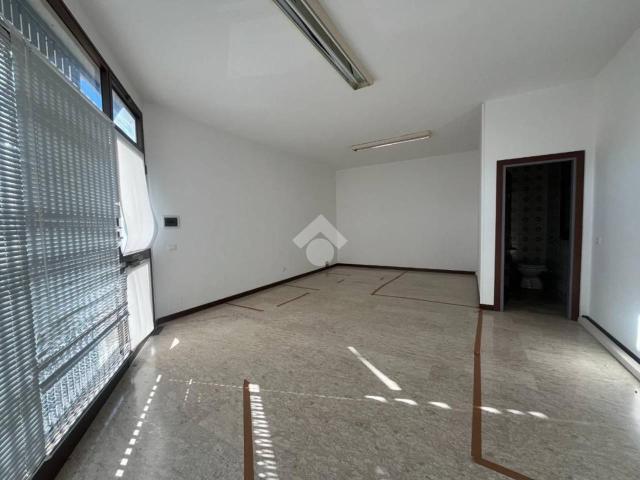 Negozio in affitto a Romano D'Ezzelino
