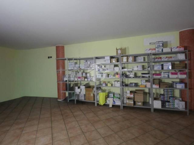 Negozio in affitto a Romano Di Lombardia