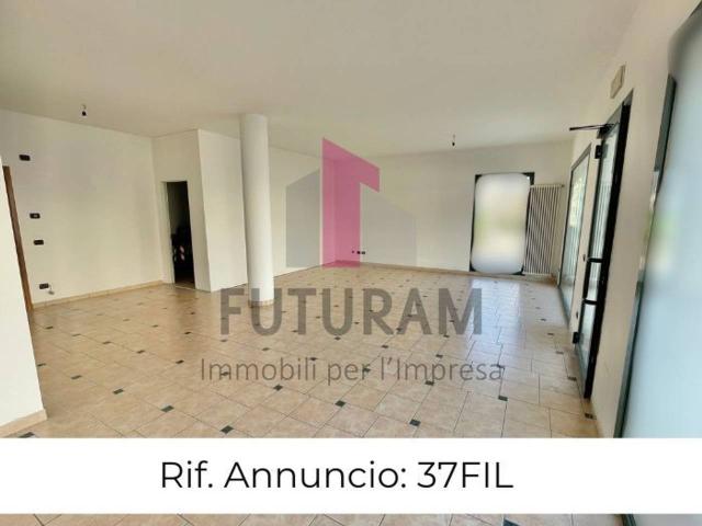 Negozio in affitto a Rosa'
