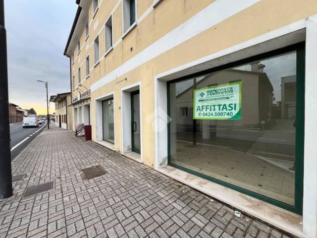 Negozio in affitto a Rosa'