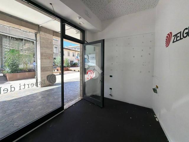 Negozio in affitto a Rovereto