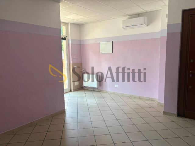 Negozio in affitto a Samarate