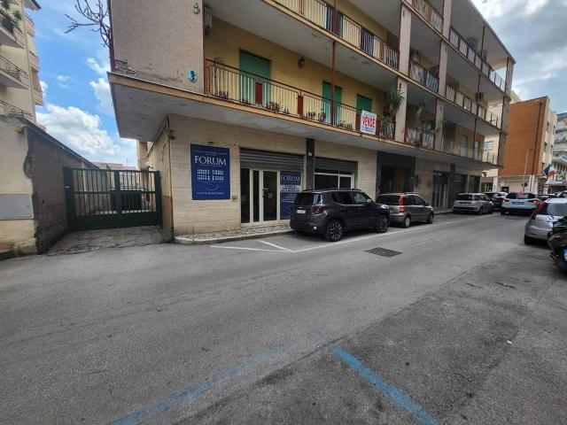 Negozio in affitto a Santa Maria Capua Vetere