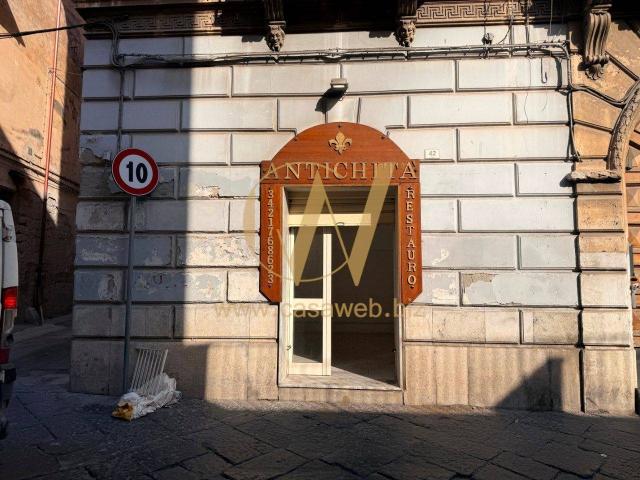 Negozio in affitto a Santa Maria Capua Vetere