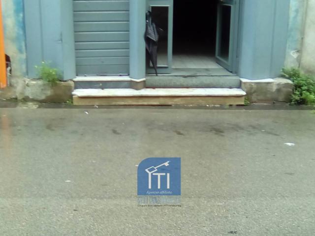 NEGOZIO in affitto a Sant'Antimo