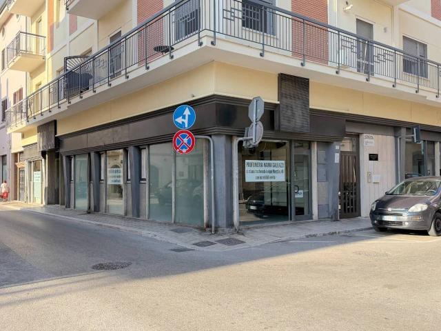 Negozio in affitto a San Benedetto Del Tronto