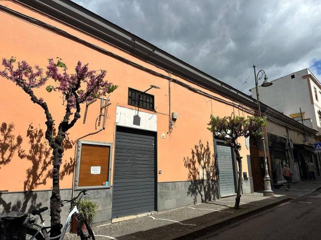 Negozio in affitto a San Giorgio A Cremano