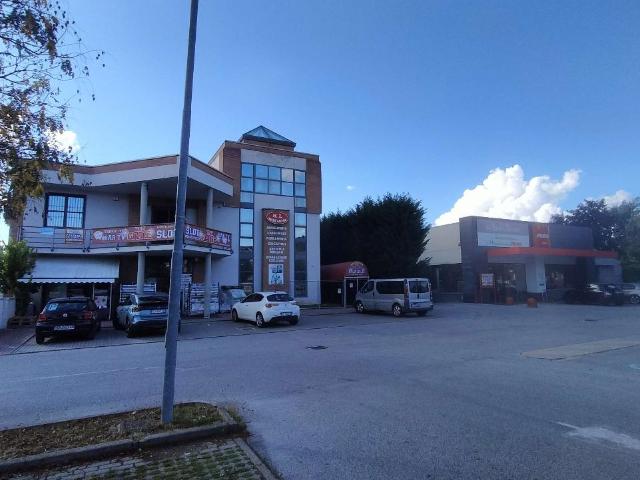 Negozio in affitto a Sanfre'