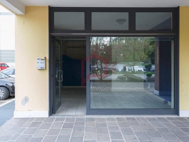Negozio in affitto a Salzano