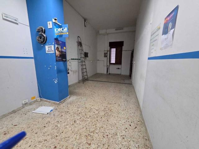Negozio in affitto a Salerno