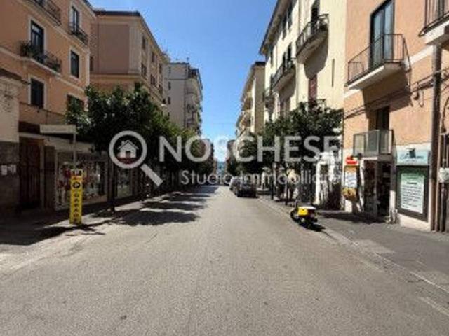 Negozio in affitto a Salerno