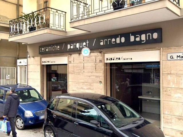 Negozio in affitto a Salerno