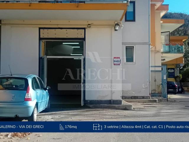 Negozio in affitto a Salerno