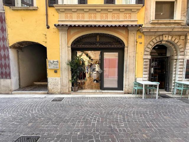 Negozio in affitto a Salo'