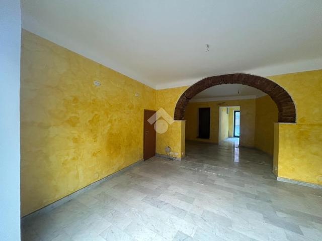 Negozio in affitto a Sarzana