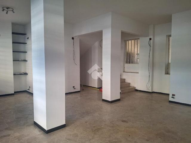 Negozio in affitto a Savona