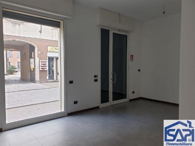 Negozio in affitto a Seregno