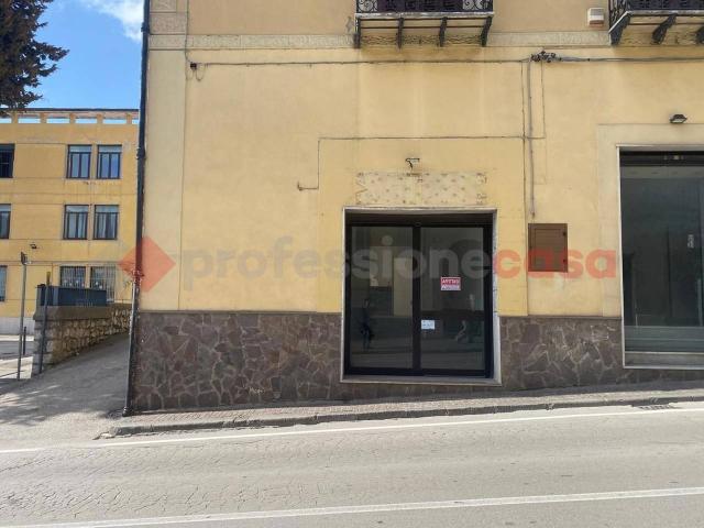 Negozio in affitto a Sessa Aurunca